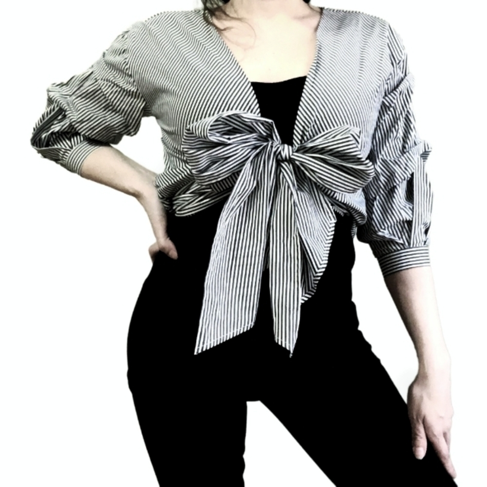 NWT New York & Company Womens Top Small Black Stripe Plunge V Crop Top Tie Up